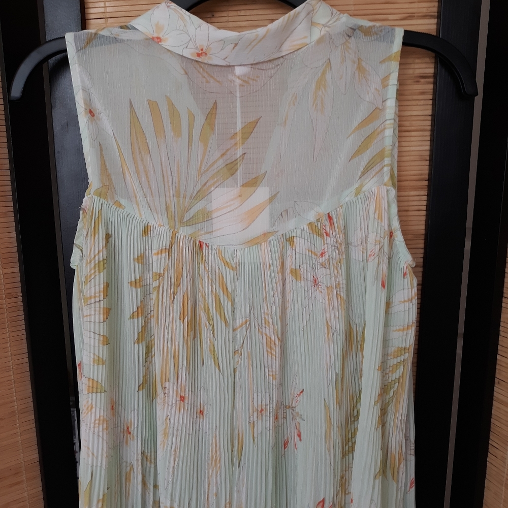 NWT Lauren Conrad sheer floral blouse $40 Retail LC Lauren Conrad NEW - Picture 2 of 2